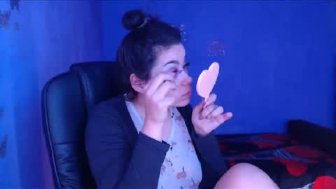 prettyjulliette online show from January 6, 10:24 am