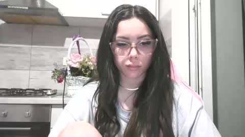 prettyjulliette online show from May 24, 6:07 pm