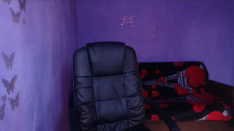 prettyjulliette online show from January 8, 10:48 am