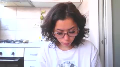 prettyjulliette online show from October 21, 9:35 am