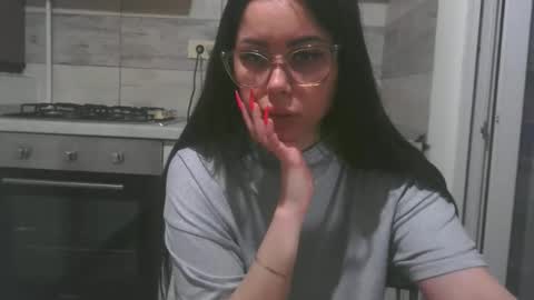 prettyjulliette online show from May 10, 5:37 pm