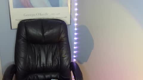 prettyluluu online show from September 25, 5:17 am