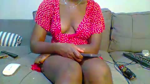 pretty queen online show from December 6, 11:24 pm