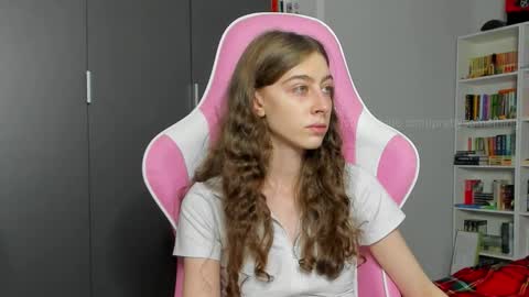 Snapshot of prettysomething chatting on October 3, 5:07 pm Sophie next stream will be at Monday i will wait you guys online show from October 3, 5:07 pm