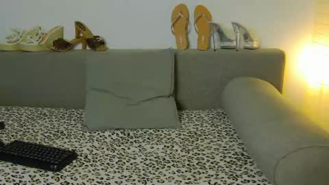 prettyvanessa online show from May 15, 8:06 am