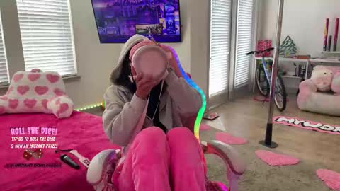 Cece  NEXT LIVESTREAM -- DEC. 4th  7 PM CST online show from November 7, 8:03 pm