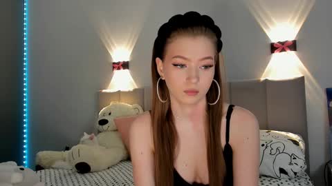 Snapshot of princess_nier chatting on February 9, 10:32 pm Princess Diana online show from February 9, 10:32 pm