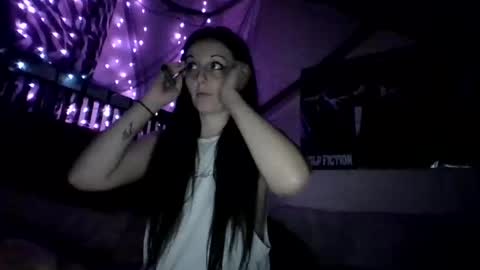 Holly love online show from October 22, 8:19 am