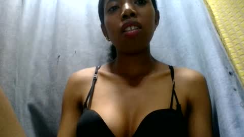 prisca880319 online show from May 10, 7:54 am