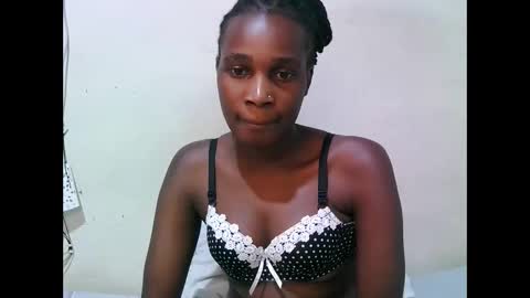 pritty_amber online show from May 16, 12:13 am