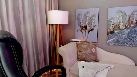 Snapshot of priya_rose chatting on December 17, 6:31 pm Priya Rose online show from December 17, 6:31 pm