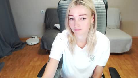 Polly online show from December 14, 4:51 am