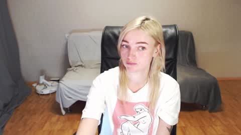 Snapshot of puma_ma chatting on December 17, 12:00 pm Polly online show from December 17, 12:00 pm