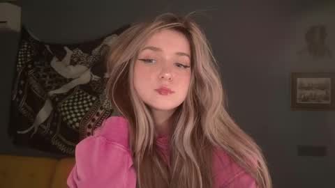 Bella online show from May 6, 5:39 pm