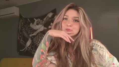 Bella online show from May 8, 3:59 pm
