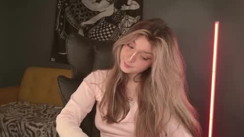 Bella online show from May 19, 1:56 am