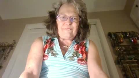 Snapshot of purplegrass66 chatting on February 25, 7:52 am Purplegrasses online show from February 25, 7:52 am