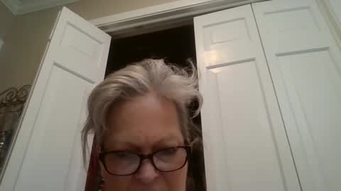Snapshot of purplegrass66 chatting on February 23, 10:43 am Purplegrasses online show from February 23, 10:43 am