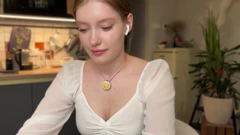 Snapshot of purrpure chatting on September 27, 8:16 pm Aileen online show from September 27, 8:16 pm