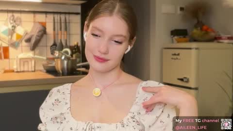 Snapshot of purrpure chatting on September 20, 7:34 pm Aileen online show from September 20, 7:34 pm