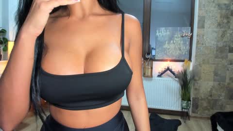 Snapshot of pussydollxx chatting on December 6, 8:17 pm Andreea online show from December 6, 8:17 pm