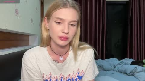 Lina online show from April 13, 1:01 pm