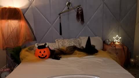 Ellie online show from October 30, 7:22 am