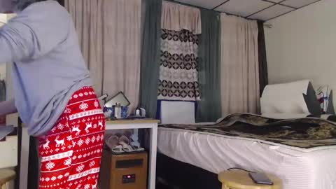 putiputi4u online show from January 4, 1:10 am