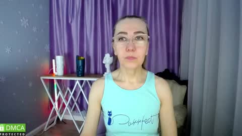 Snapshot of queen_a_n_i chatting on February 19, 8:22 am A N I Ill be here on December 1st online show from February 19, 8:22 am