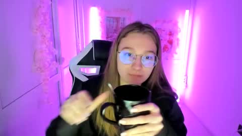 Amelie online show from May 5, 7:44 am