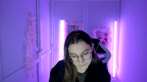 Amelie online show from May 6, 7:45 am