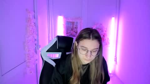 Amelie online show from May 18, 8:09 am