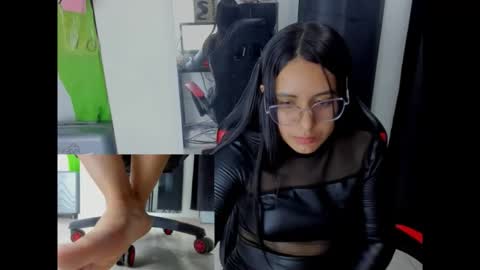 queen_findom1 online show from December 14, 2:50 am