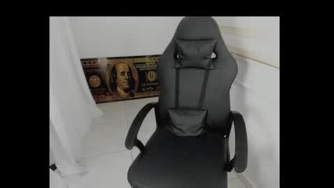 queen_findom1 online show from April 9, 6:19 am