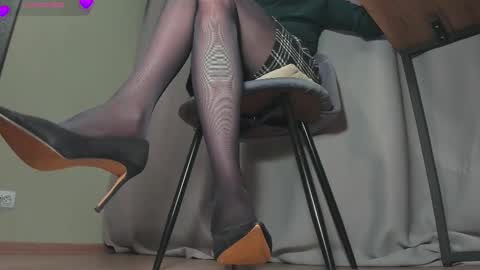 Snapshot of queen_nylon chatting on September 16, 5:21 pm Carly online show from September 16, 5:21 pm