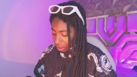   online show from March 21, 12:10 pm