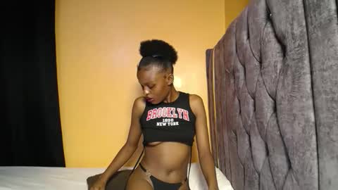 queen_sashavixen online show from February 3, 6:45 pm