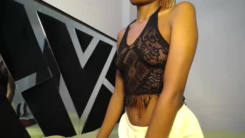 queen_sashavixen online show from May 12, 6:10 am