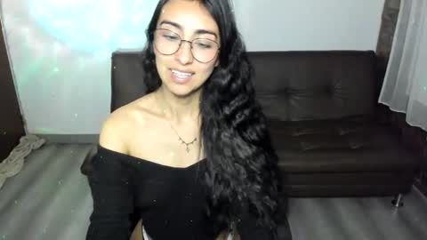 queenbyte_18 online show from May 7, 4:39 am