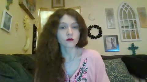 queencrimsonlvx online show from April 21, 12:12 pm