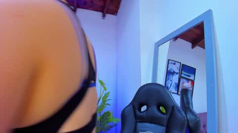Queen online show from January 18, 7:04 pm