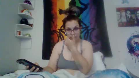 queenkriss97 online show from October 4, 12:49 am