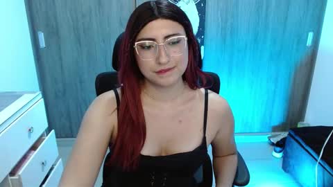 Snapshot of queenlilith_paradise chatting on September 29, 10:59 pm Queenlilith online show from September 29, 10:59 pm