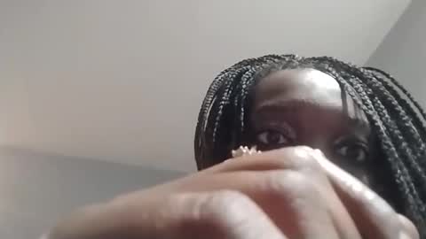 queenmarcaia online show from December 12, 7:41 am