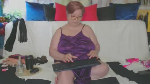 QueenPammy online show from May 11, 8:27 am