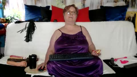 QueenPammy online show from May 14, 9:37 am