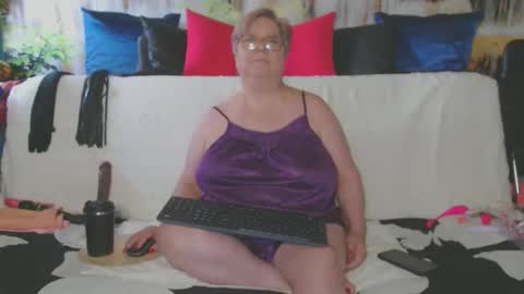 QueenPammy online show from May 6, 7:12 am