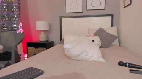 Queen Rose online show from March 1, 3:56 pm