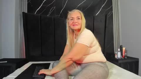 queenstarhyl online show from March 4, 6:09 am