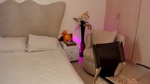 natalia  -  online show from October 12, 3:09 am